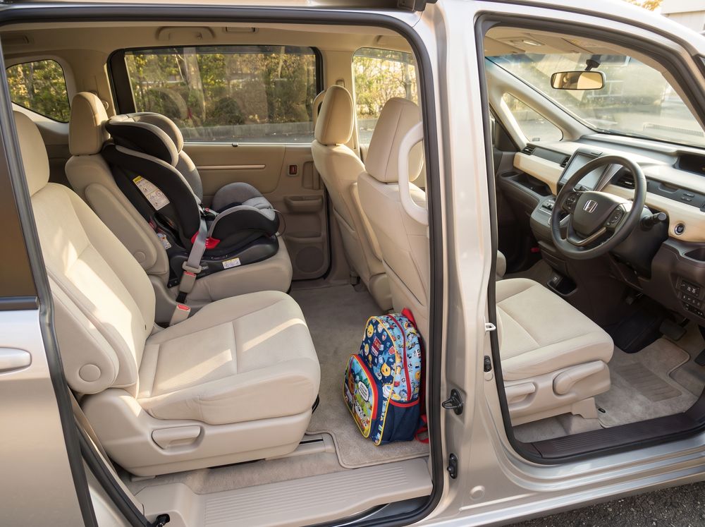 Салон Honda Freed с детским креслом